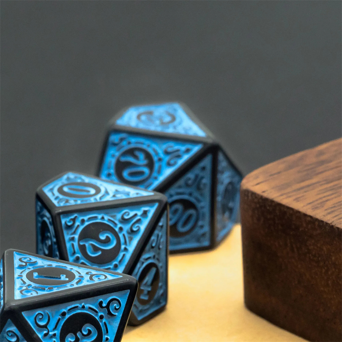High Quality Plastic DND Dice  - Retro Gaming Font reseña y precio